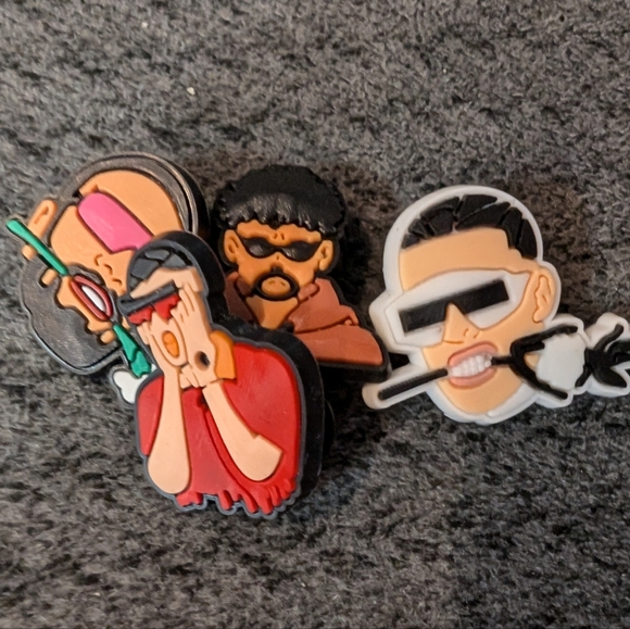 Jibbitz Crocs Charms Bad Bunny 16 lot Crocs NEW - Picture 10 of 12